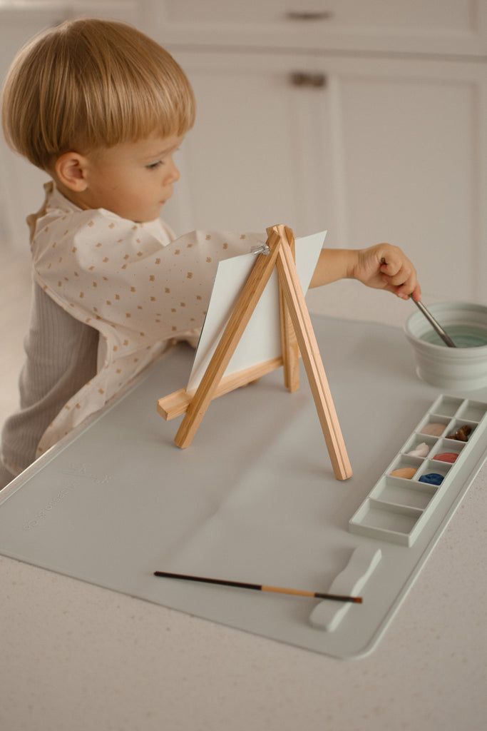 Le napperon de peinture magique : un outil créatif pour les tout-petits