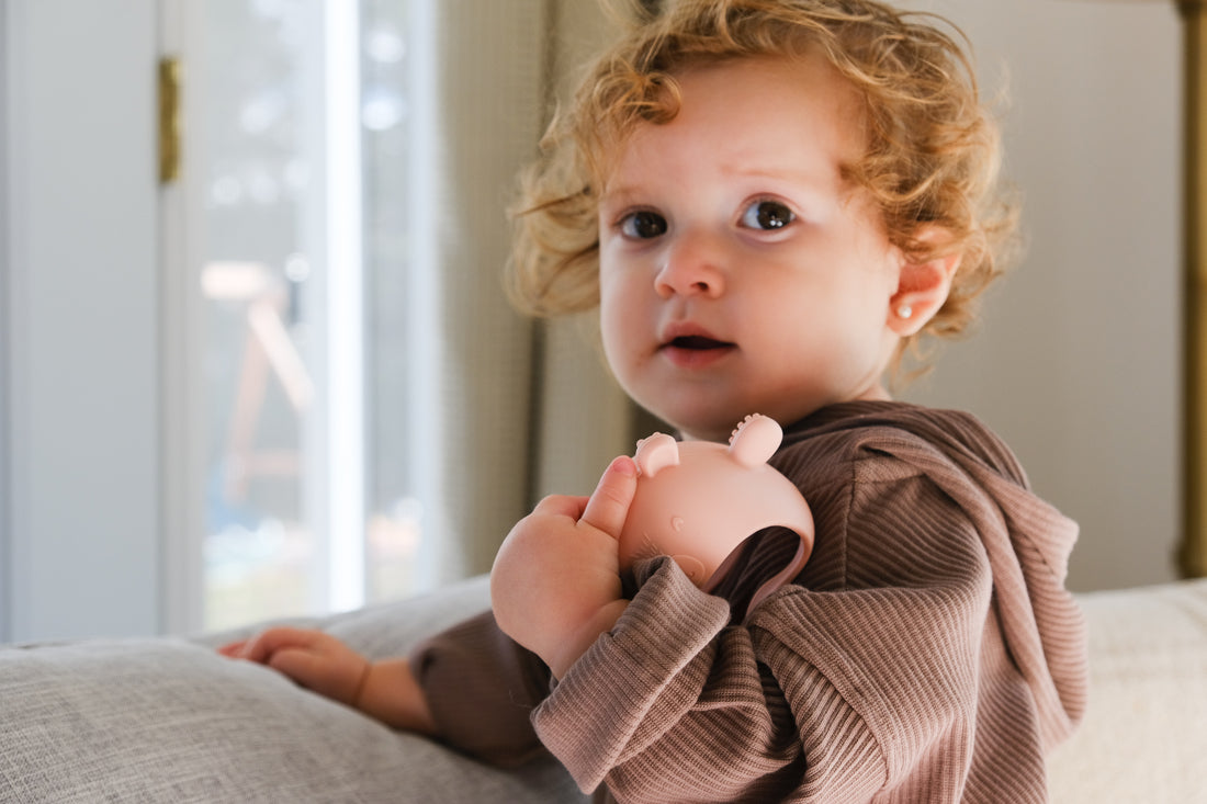 Comment utiliser la mitaine de dentition?