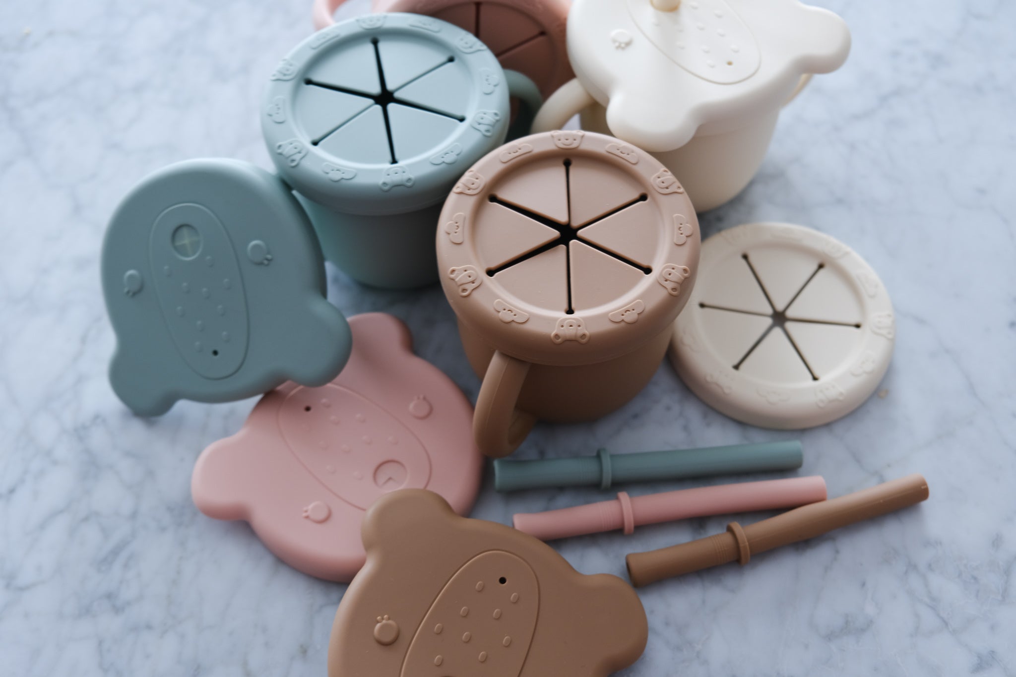 La tasse d'apprentissage en silicone : un incontournable pour tous les parents