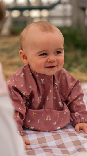 Bavette à manches longues avec pochette intégrée