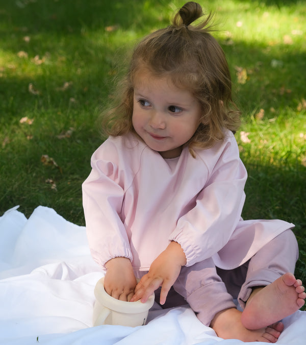 Bavette à manches longues avec pochette intégrée