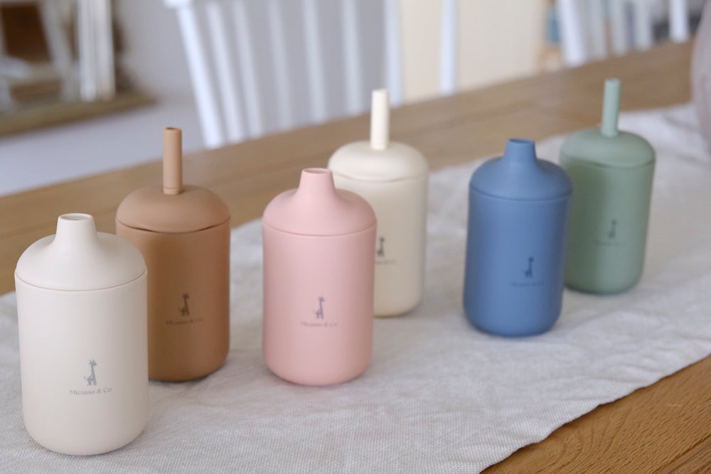 Gobelet en silicone à paille et à bec