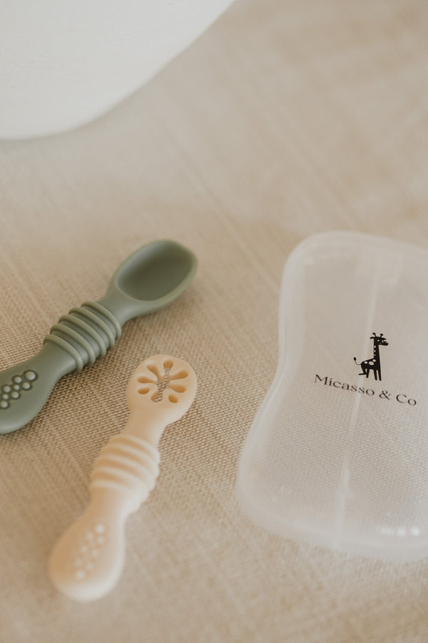 Les cuillères d'apprentissage en silicone