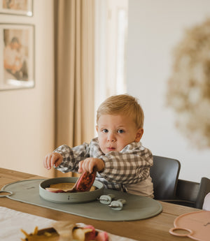 Bavette à manches longues avec pochette intégrée