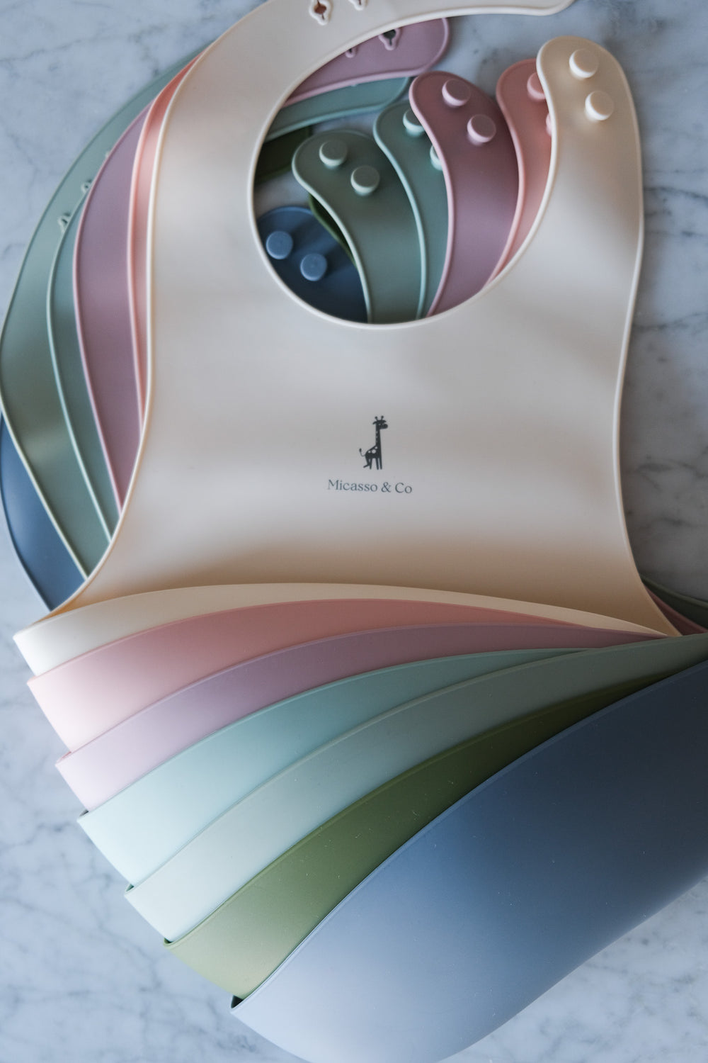 Bavoir ajustable en silicone