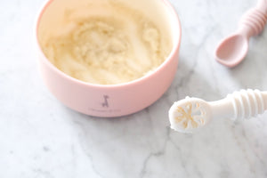 Les cuillères d'apprentissage en silicone