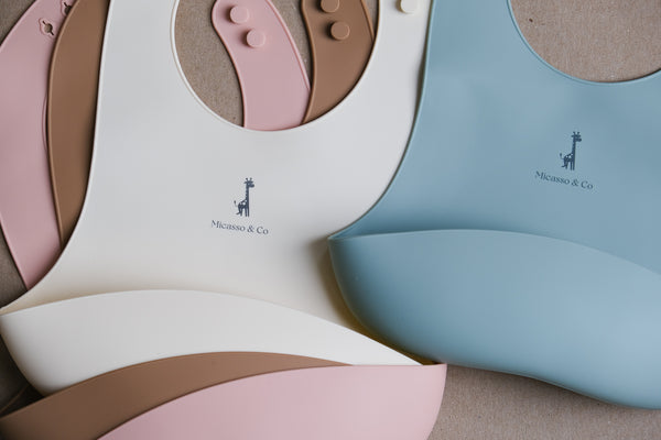 Bavoir ajustable en silicone