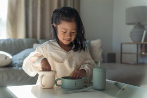 Silicone bowl with handles 