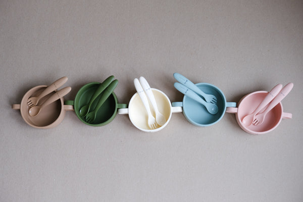 Silicone bowl with handles 